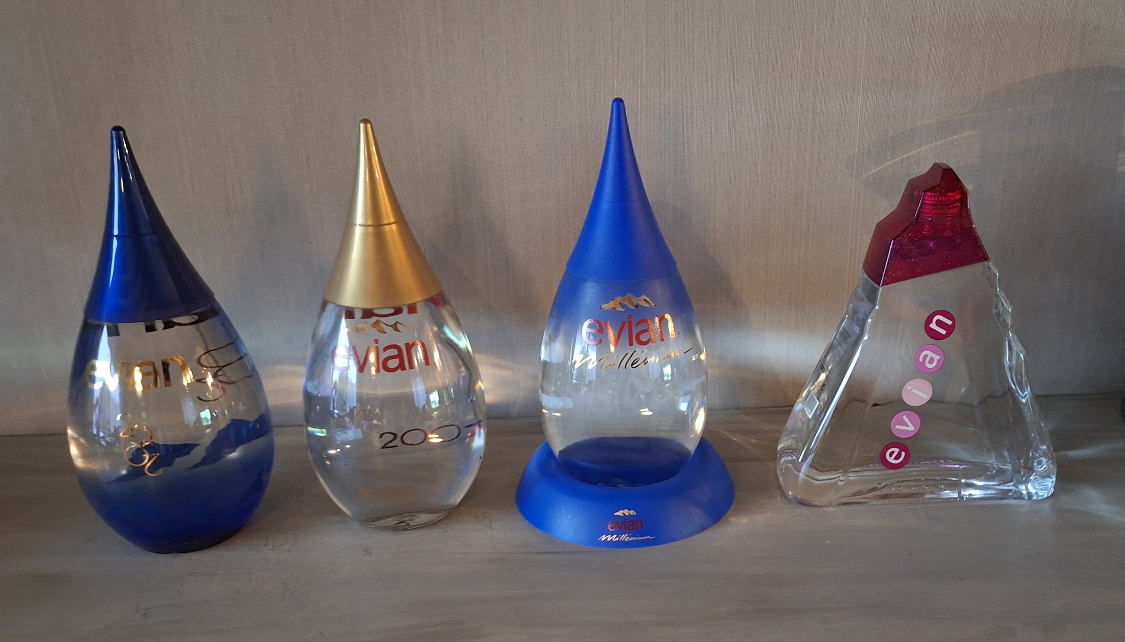 Set van 4 Evian decoratieve flessen