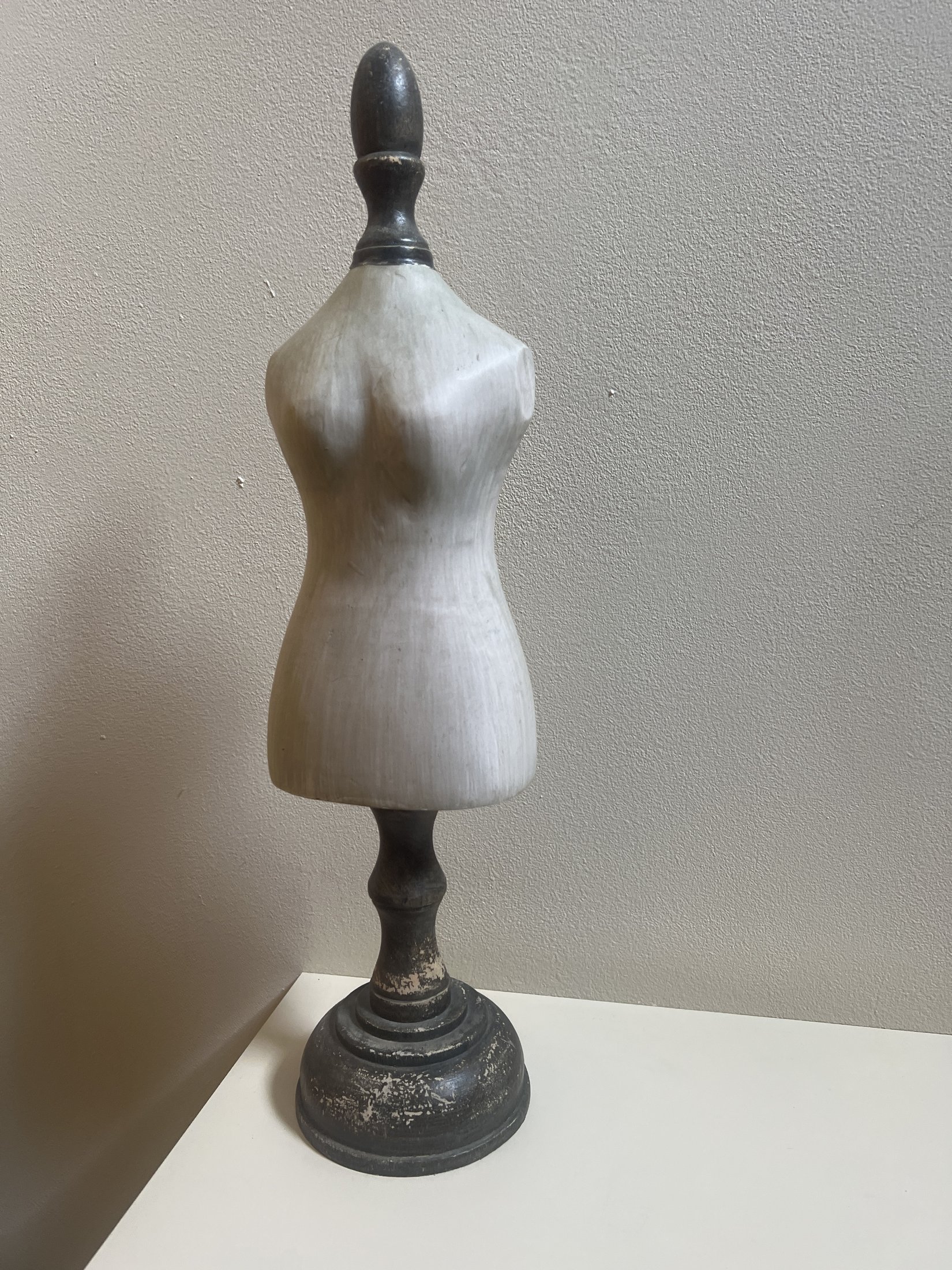 Decoratieve paspopbuste op voet